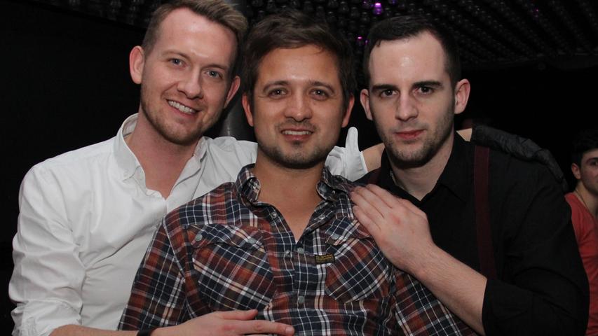 Manuel (32, links), Armin (19, Mitte) und Stefan (29) haben gar keine Ahnung, wer als Specialguest die Disco besucht. "Wer bitteschön ist Gabby?"