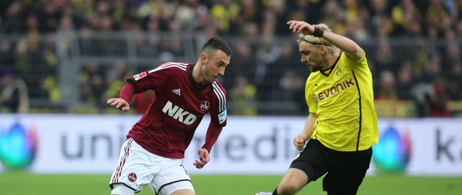 Für die Clubspieler (wie Josip Drmic, hier im Bild) scheint der Punkt aus Dortmund in weite Ferne gerückt zu sein.
