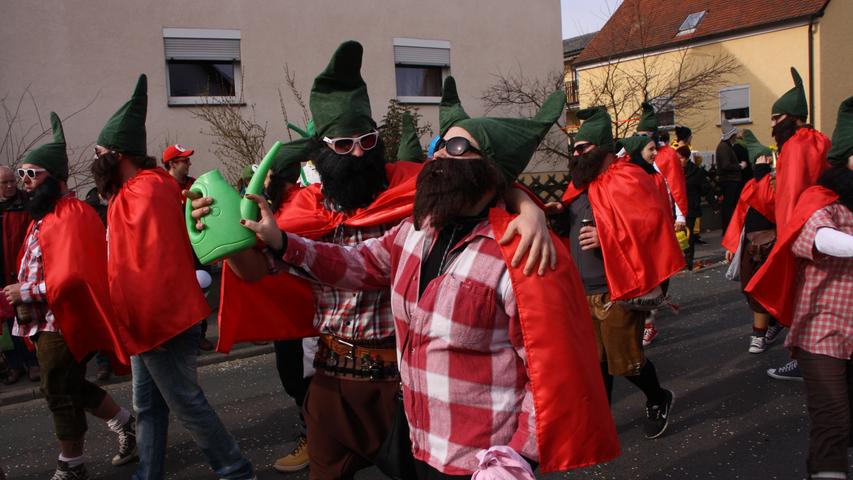 Doch auch Bälle finden statt für die Narren in Oberfranken. Beispielsweise der Weiberfasching in Litzendorf am 4. Februar 2016 oder...
