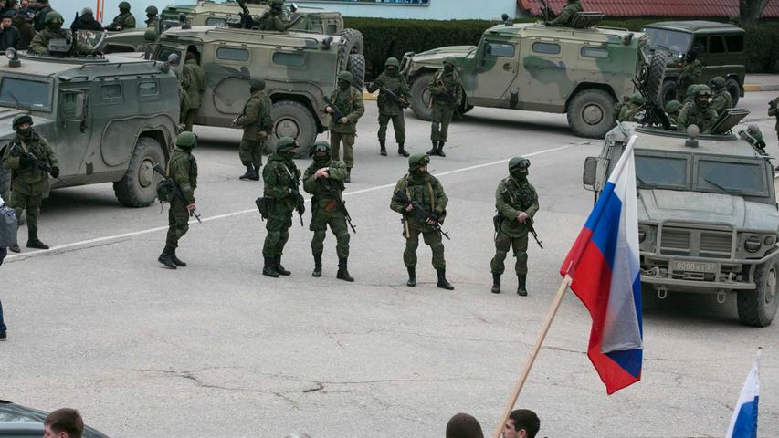 28. August 2014 : Russland hat aus Nato-Sicht mehr als 1000 eigene Soldaten mit schweren Waffen in die Ostukraine geschickt.
