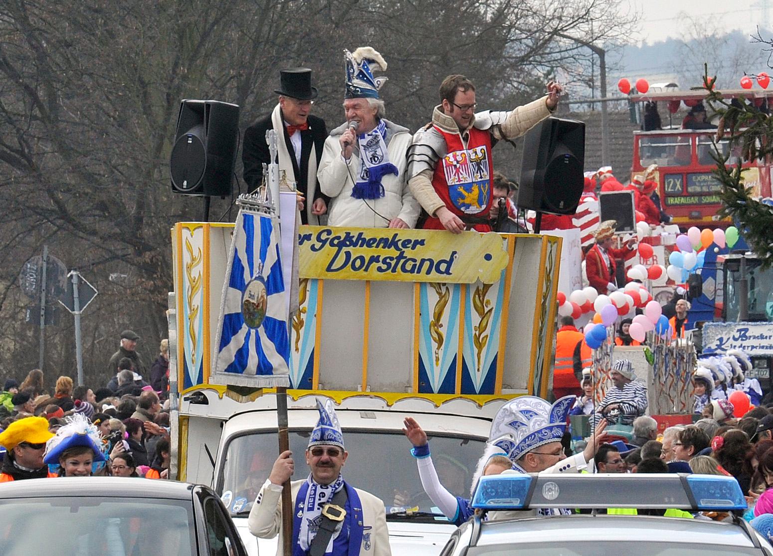 Die SPD glaubte zu dieser Kommunalwahl an den Wechsel in Erlangen. Seit 1996 war dort OB Balleis im Amt. Doch mit einem Wahlkampf und sehr viel Dialog mit den Bürgern schaffte es Florian Janik an seinem politischen Kontrahenten vorbei ins wichtigste Amt im Rathaus.