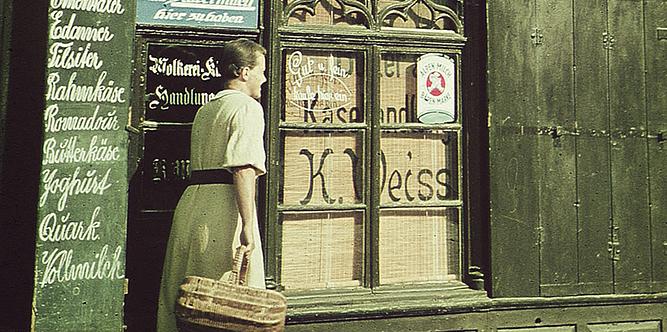 Das „Butterhaus Konrad Weiß“ im Gebäude der Einhorn-Apotheke direkt am Marktplatz: Nur einer von zahlreichen „Tante-Emma-Läden“, die es früher mal gab.