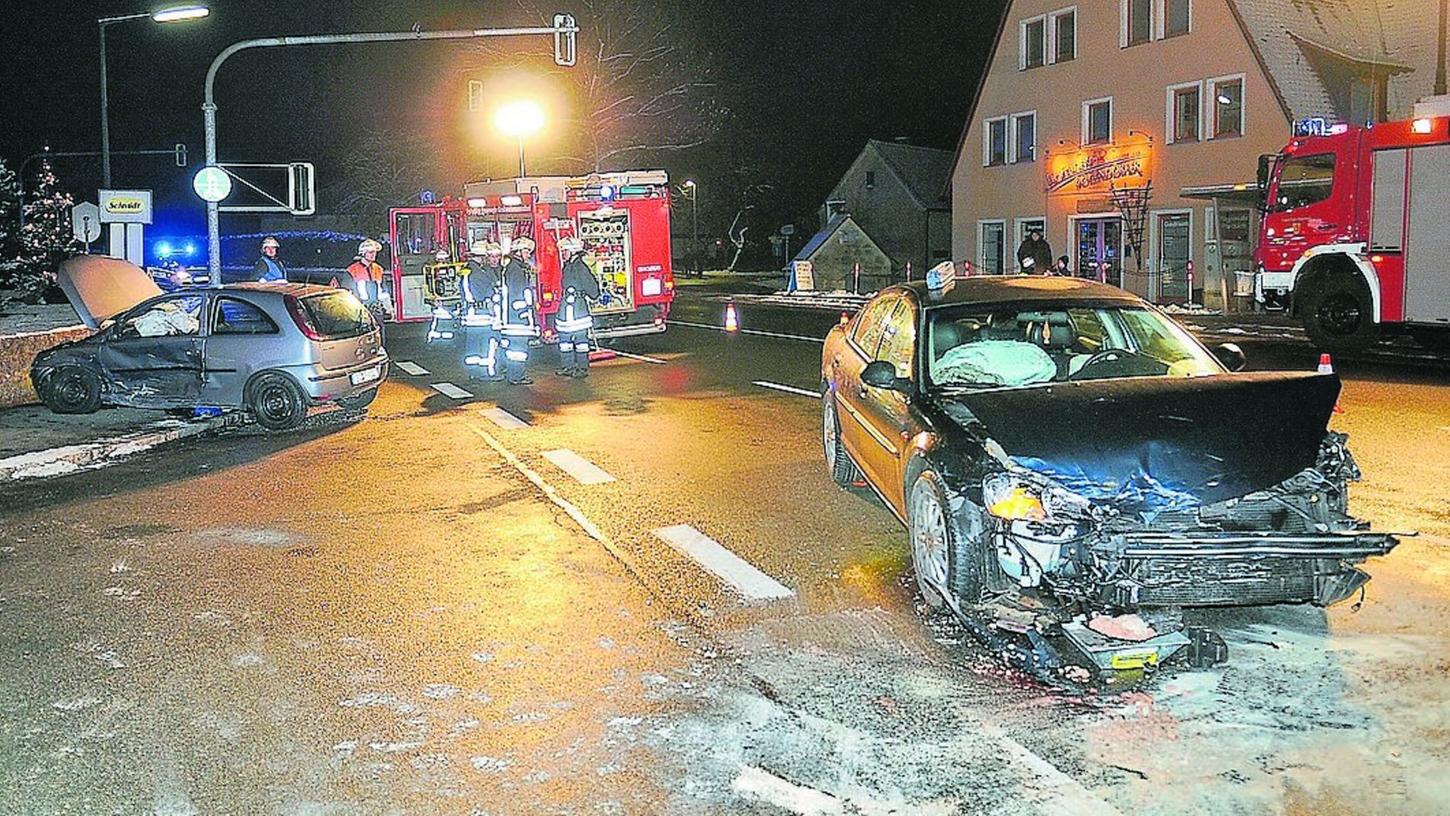 Zweimal Totalschaden in Großweismannsdorf Zweimal Totalschaden in Großweismannsdorf