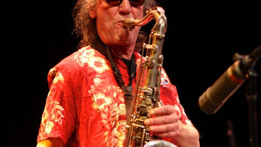 Ach, das waren noch Zeiten: Die Rock-Haudegen  - hier Saxophonist James T. Durham von der Rudi Madsius Band - gaben sich in der Stadthalle die Ehre.