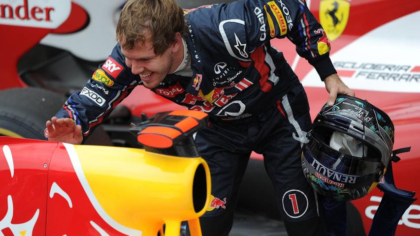 Es folgte 2011 eine Demonstration der Stärke und der Überlegenheit des Red-Bull-Autos. Vettel gewann elf von 19 Saisonrennen, gab die Führung in der Gesamtwertung nie aus der Hand und holte sich mit 122 Punkten Vorsprung vor Jenson Button im McLaren den zweiten Weltmeistertitel in Folge. Sein Teamkollege Mark Webber wurde Dritter.