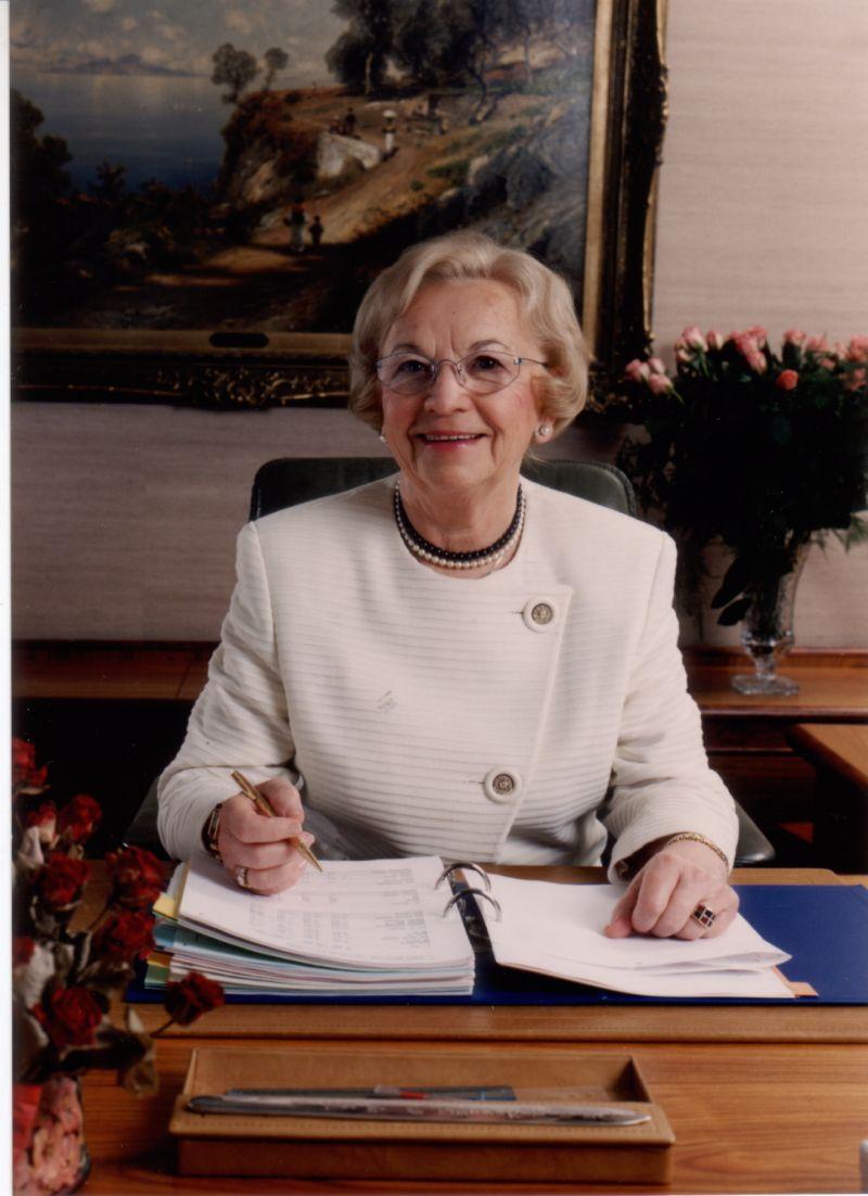 Unterstützt wurde Theo Schöller stets von seiner Ehefrau Friedl. Bereits 1941 war sie als Teenagerin ins Unternehmen gekommen und heiratete Schöller 1968.