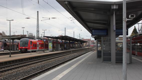 Mögliche Bombendrohung: Polizei räumt Bahnhof in Ansbach und durchsucht Zug