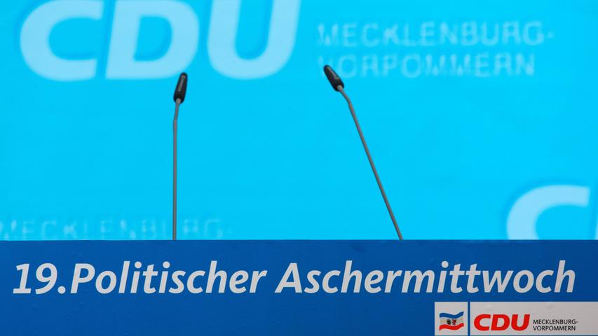 Und wo war die Kanzlerin? Merkel, die als Hauptrednerin bei einer Veranstaltung CDU Mecklenburg-Vorpommern sprechen sollte, musste ihren Auftritt kurzfristig absagen. Als Grund nannte sie die Vorbereitung des EU-Sondergipfels zum Konflikt zwischen Russland und der Ukraine.