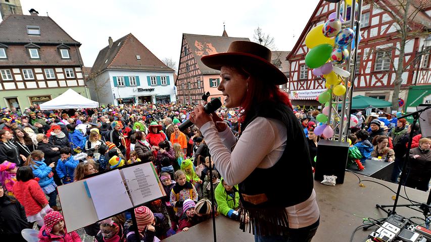 ... und feierten bei Live-Musik auf dem Herzogenauracher Marktplatz.
