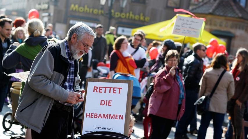 "Rettet die Hebammen": Demonstration in Nürnberg