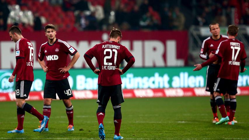 Der 1. FC Nürnberg wollte sich mit einem Sieg über Werder Bremen absetzen, sich Luft im Abstiegskampf verschaffen. Eigentlich. Stattdessen rutscht der Club nach der bitteren 0:2-Pleite wieder in die Untiefen des Tabellenkellers. Und das trotz einer couragierten Leistung.