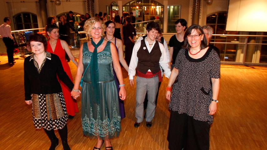 Tanzen für den guten Zweck: Der Frauenball 2014 im Uhrenhaus