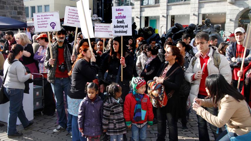 Schluss mit Unterdrückung: Frauen demonstrieren in Nürnberg