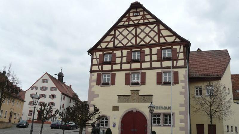 Merkendorf: Bürgermeister Popp hat es mit Herausforderin zu tun