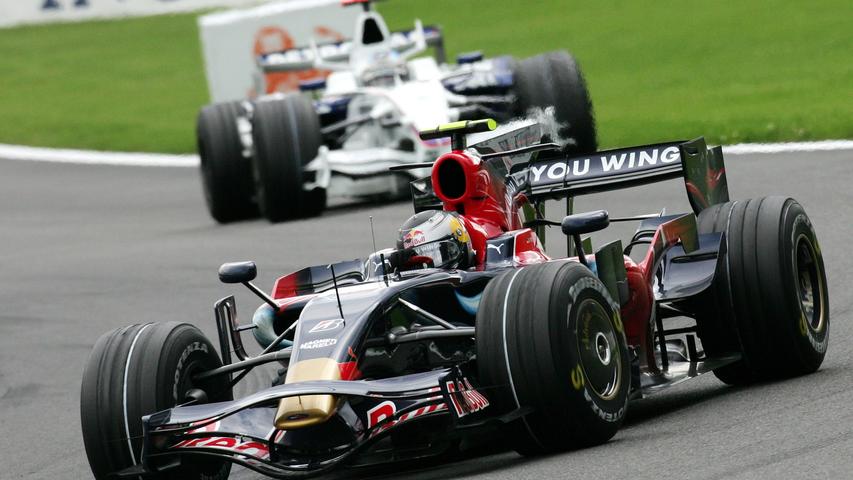 Der am 3. Juli 1987 geborene Hesse begann seine Rennfahrer-Karriere schon im Grundschulalter im Kartsport. Im Jahr 2007 feierte Vettel zunächst als Ersatzfahrer sein Debüt in der Formel 1 für BMW Sauber und fuhr in seinem ersten Rennen direkt seinen ersten WM-Punkt ein. Für die Saison 2008 nahm ihn die Scuderia Toro Rosso als Stammfahrer unter Vertrag.