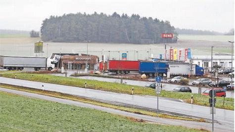 Um die Erweiterung des Gewerbegebiets in Richtung Norden (Waldstück) ging es in der jüngsten Sitzung des Plecher Gemeinderates.
Um die Erweiterung des Gewerbegebiets in Richtung Norden (Waldstück) ging es in der jüngsten Sitzung des Plecher Gemeinderates.