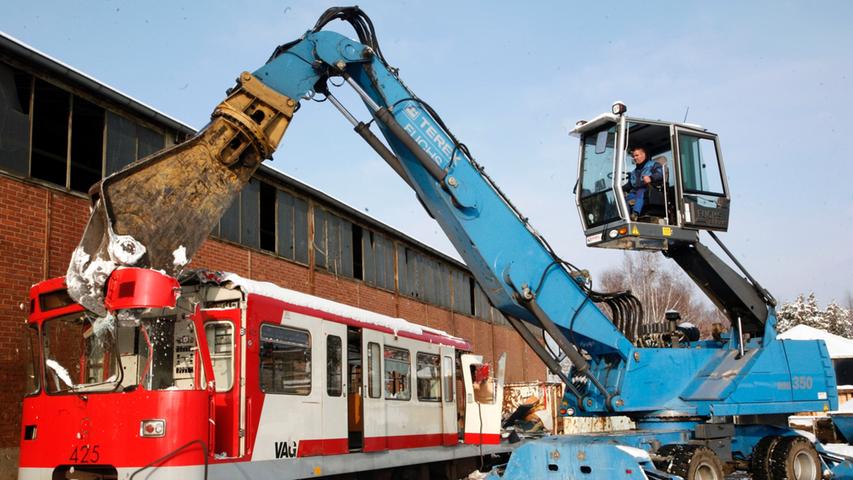 Letzter Halt Schrottplatz: Eine U-Bahn wird zerlegt 