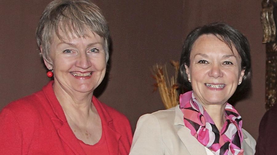 Die gescheiterte Schwabacher OB-Kandidatin Doris Reinecke (links) nimmt ihr Stadtratsmandat nicht an. Auch das wird Thema bei der Jahreshauptversammlung sein. SPD-Vorsitzende Helga Schmitt-Bussinger (rechts) ließ bekannt geben, dass die Wahlnachlese eine „interne Veranstaltung“ sein wird. Die gescheiterte Schwabacher OB-Kandidatin Doris Reinecke (links) nimmt ihr Stadtratsmandat nicht an. Auch das wird Thema bei der Jahreshauptversammlung sein. SPD-Vorsitzende Helga Schmitt-Bussinger (rechts) ließ bekannt geben, dass die Wahlnachlese eine „interne Veranstaltung“ sein wird.