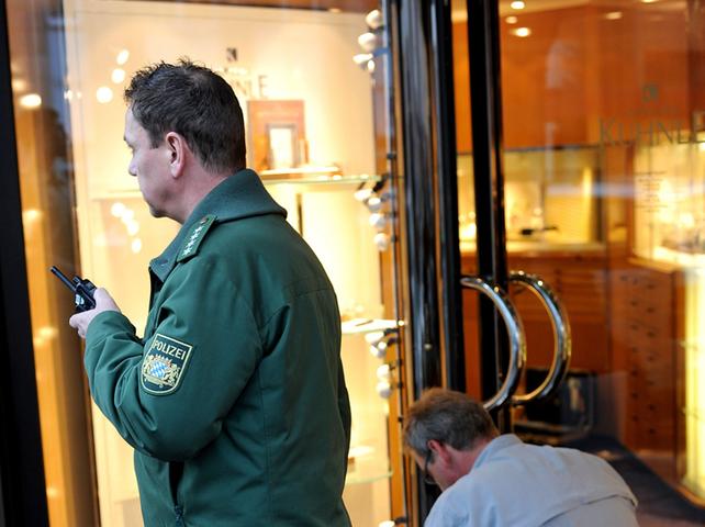 Polizeiaufgebot in Fürth: Erneut Überfall auf Juwelier