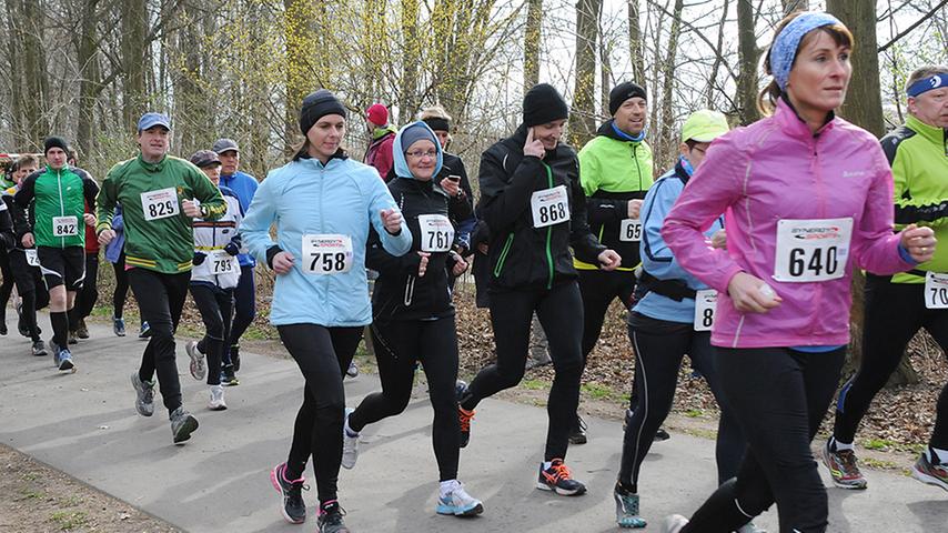 Vom Anfänger bis zum Profi: Beim Post SV Frühjahrslauf am 14. März 2015 ist für jeden etwas dabei. Die Teilnehmer können zwischen 0.3 km, 1.1 km und 2.1 km Kinderläufen, 5 km und 10km Nordic-Walking, einem 5 km oder einem 10 km Lauf wählen. Zum ersten Mal steht in diesem Jahr auch der Halbmarathon mit 21,1 km zur Auswahl.