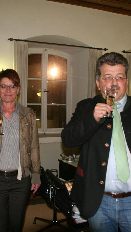 In Greding bleibt Manfred Preischl (rechts) auch die nächsten sechs Jahre Bürgermeister. Sein Herausforderer Stefan Greiner (CSU) schaffte es nicht, ihm den Chefsessel streitig zu machen.