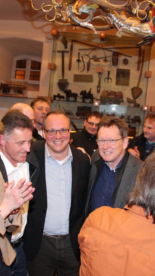 In Heideck gab es eine Überraschung: Ralf Beyer (Freie Wähler) löst Ottmar Brunner (CSU) als Bürgermeister ab.