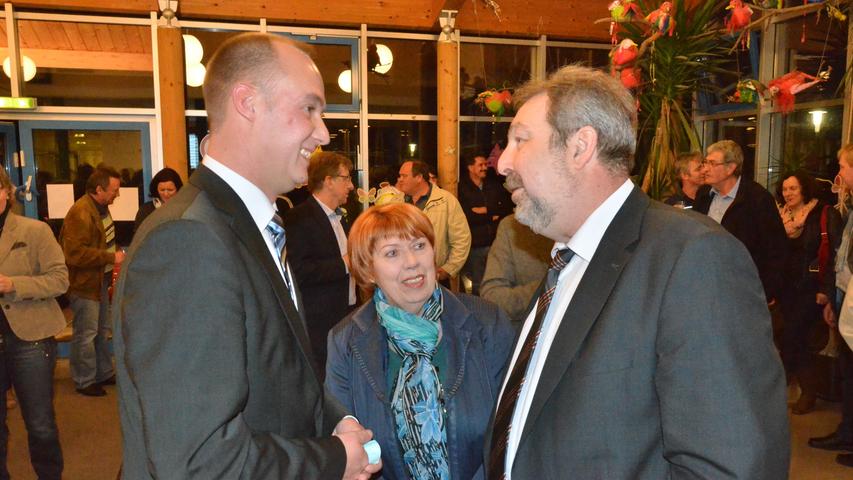 In Pleinfeld entschied Markus Dirsch von der CSU (links) das Rennen für sich. Der bisherige Amtsinhaber Josef Miehling von den Freien Wählern (rechts) muss nun den Chefsessel räumen.