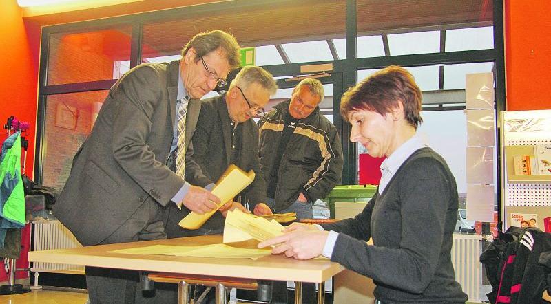Die Auszähler mussten in Solnhofen am Sonntag noch einmal ran. Ein Fehler bei den Briefwahlunterlagen machte eine Nachwahl des Gemeinderats erforderlich.