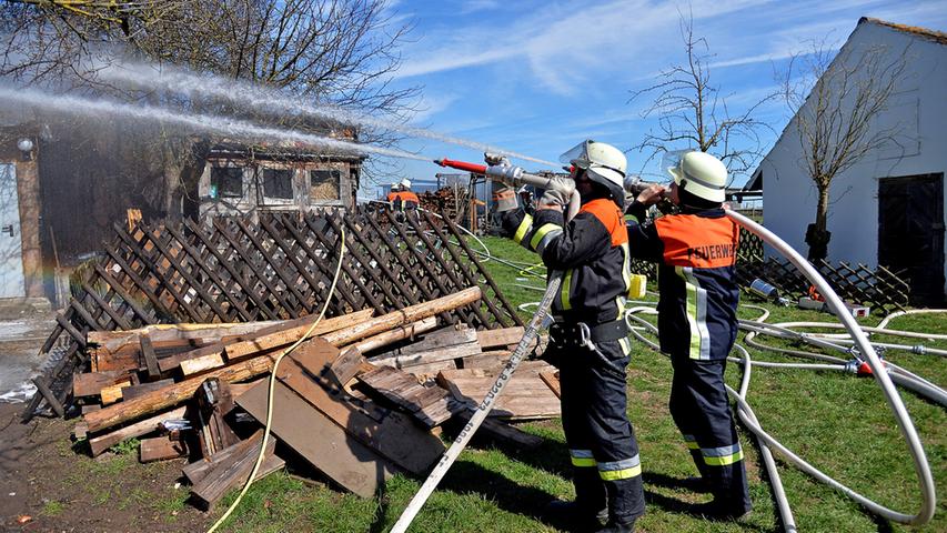 Feuer am Rütteldorfer Reiterhof: Bauwagen futsch, Pferde unverletzt