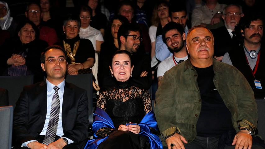 Die in Instanbul geborene Schauspielerin Fatma Girik spielte in über 180 Filmproduktionen die Hauptrolle. Für ihre Rolle als "Zelha" im Kinofilm "Acı" von Yılmaz Güney wurde die türkische Schauspielerin und Politikerin beim 19. Filmfestival Türkei/Deutschland mit dem Ehrenpreis ausgezeichnet.