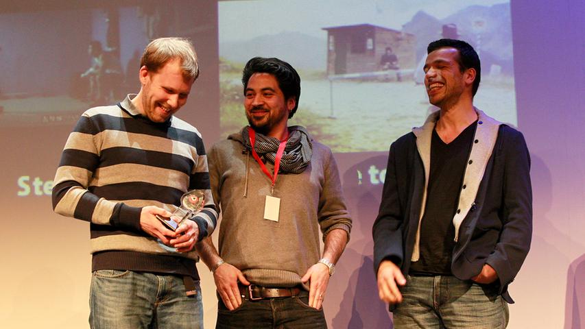 Der erste Preis des Kurzfilmwettbewerbs wurde dem Regisseur Arne Ahrens (links) für seinen Film "Meine Beschneidung" ("Suenettim") verliehen.