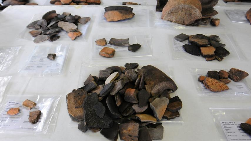 Einige Fundstücke datieren aus der Zeit Karls des Großen, andere sind jedoch noch älter.