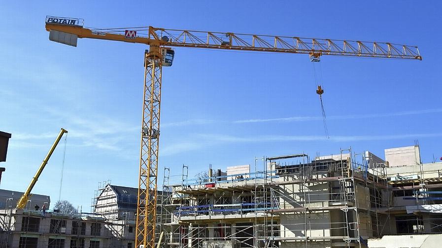 In vielen Städten Deutschlands wird zurzeit kräftig gebaut, Nürnberg — im Bild eine Baustelle in St. Peter — macht da keine Ausnahme.