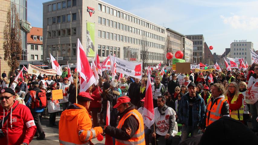 Streik-Kundgebung auf dem Nürnberger Kornmarkt