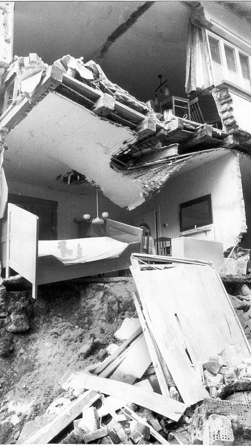 Mehr als ein Dutzend Häuser wurde total zerstört, etliche wurden erheblich beschädigt. Neben dem toten Mädchen gab es auch acht Verletzte. Der materielle Schaden lag bei umgerechnet etwa zehn Millionen Euro.