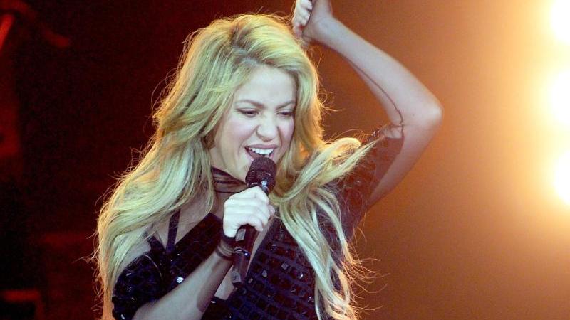 Heiße Show mit viel Hüfteinsatz, allerdings ohne Stimme: Shakira sang "Can't Remember to Forget You", die Musik kam aber vom Band. Schade.