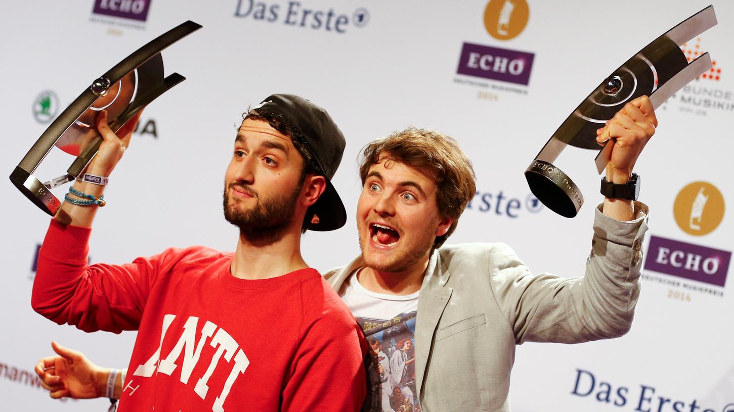 Y-
Titty freuen sich bei der Verleihung des Musikpreises Echo über die Auszeichnung in der Kategorie "Video National". Y-
Titty freuen sich bei der Verleihung des Musikpreises Echo über die Auszeichnung in der Kategorie "Video National".