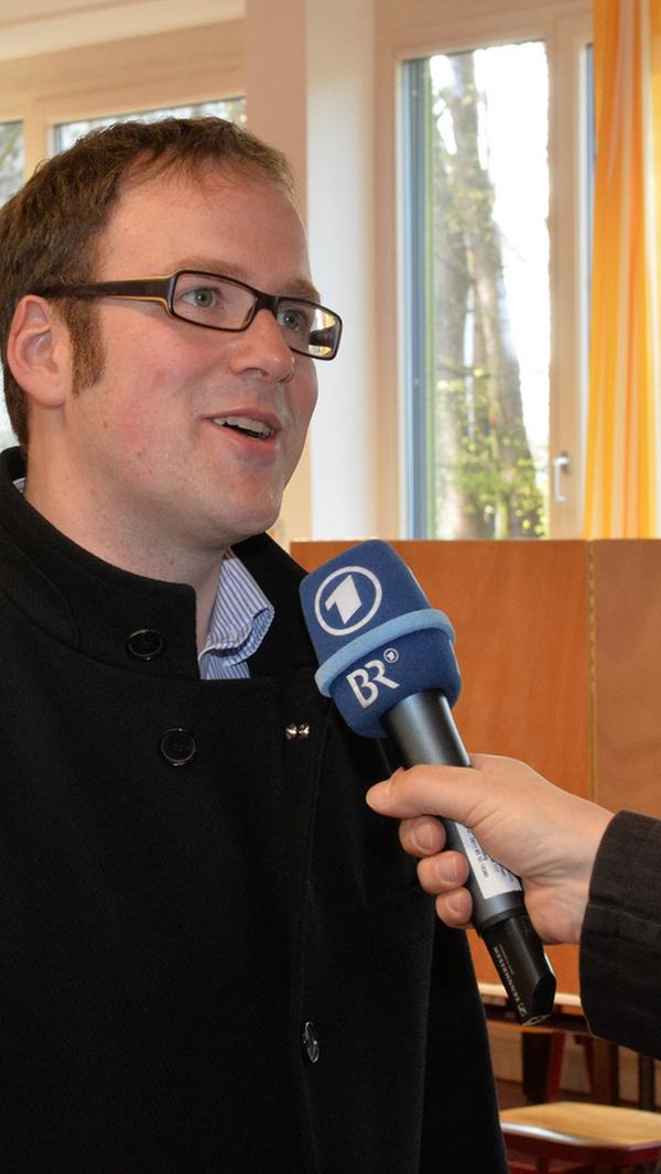 Im Wahlkampf 2014 präsentierte sich Janik vor allem bodenständig und realistisch. So sagte er bei einer Vortragsreihe der Erlanger Nachrichten zur Wohnungsnot in der Hugenottenstadt: "Ich kann nicht sagen, wählt mich, und dann werden die Mieten niedriger."