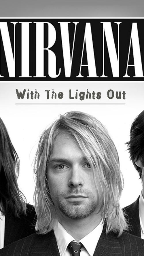 Posthume Veröffentlichungen sind immer Leichenfledderei, die Frage ist nur, wieviel Restwürde man dem Toten lässt. Das kann schrecklich enden (wenn zum Beispiel Courtney Love Cobains Tagebüchern verhökert). Es kann aber auch gelingen: Ein Box-Set aus drei CDs und einer DVD, 81 Stücke (darunter Demos, B-Seiten und unveröffentlichte Songs) und eine Gesamtlaufzeit von über fünf Stunden. Mit "With the Lights Out" ist alles zum Thema Nirvana gesagt, was gesagt werden musste. Hier ist zwar ganz und gar nicht jedes Take gelungen, die Gitarren-(Un-)Fähigkeiten Cobains werden bisweilen allzu offensichtlich. Jedoch: Darum ging es ja nie wirklich. Und wenn Kurt "Jesus Don't Want Me for a Sunbeam" von den Vaselines singt, erlebt man einen jener magischen Johnny-Cash-Momente: Das Cover wird zum Eigentum des Coverers. Prädikat: Eine Herzensangelegenheit für jeden Fan
