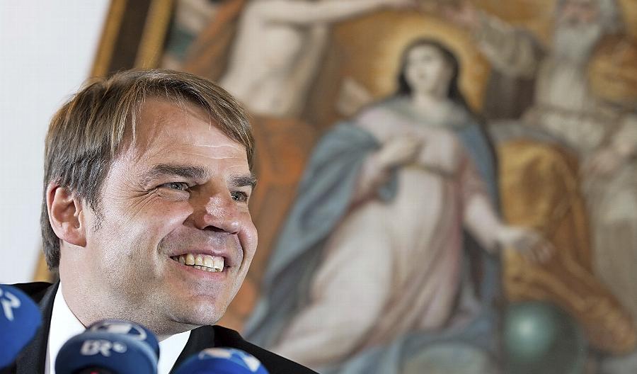 Der neu ernannte Bischof von Passau, der Salesianer-Pater und Hochschul-Professor Stefan Oster, hat einen außergewöhnlichen Werdegang. Der neu ernannte Bischof von Passau, der Salesianer-Pater und Hochschul-Professor Stefan Oster, hat einen außergewöhnlichen Werdegang.