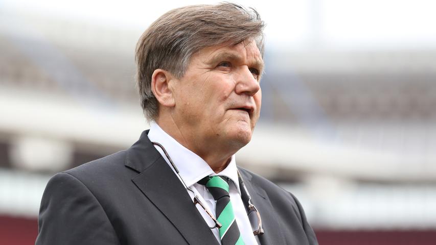 Hans Meyer, Präsidiumsmitglied bei Borussia Mönchengladbach und Club-Koryphäe, will sich die Begegnung natürlich nicht entgehen lassen, ist ebenfalls im Stadion.
