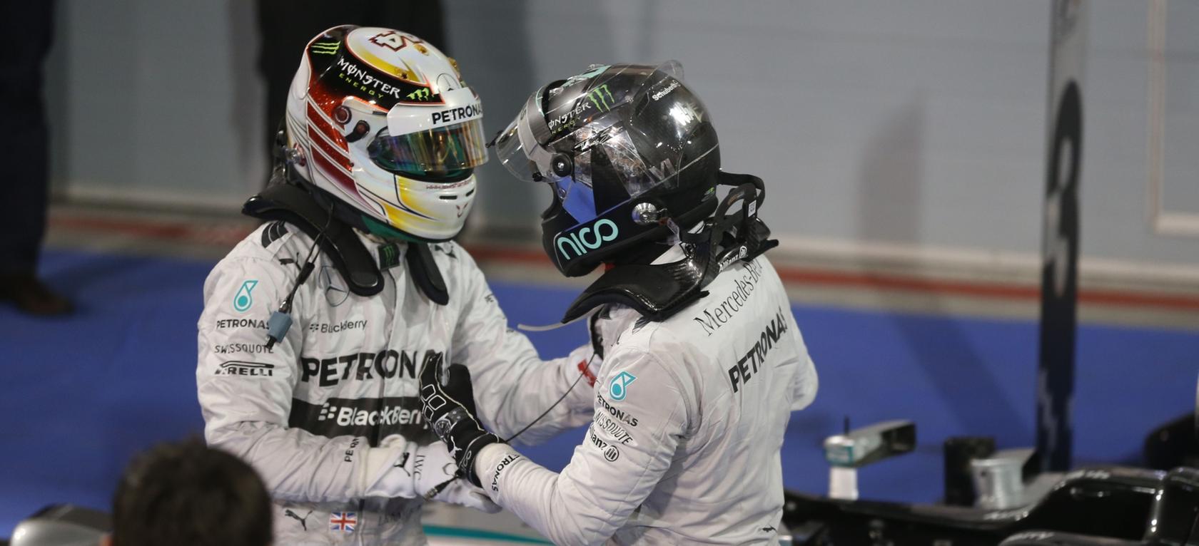 Nach heißem Kampf: Hamilton siegt vor Rosberg