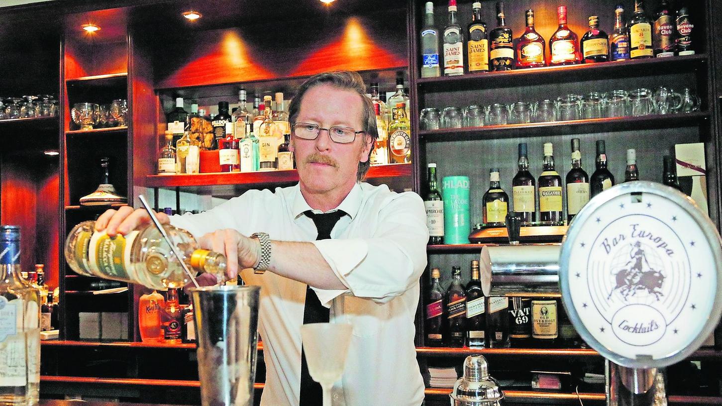 In Karel Jahns' Bar Europa schmecken die Drinks so, wie sie schmecken sollen - daran hat sich auch am neuen Standort nichts geändert.