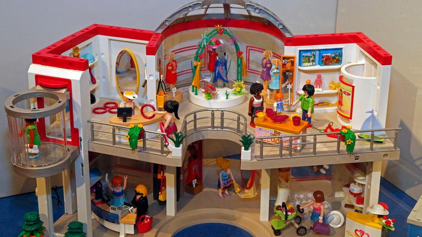 Seit 1974 geht Playmobil auf die sich verändernde Lebenswirklichkeit seiner kleinen Kunden ein und bildet ihren Alltag ab - wie hier mit dem Shopping-Center.