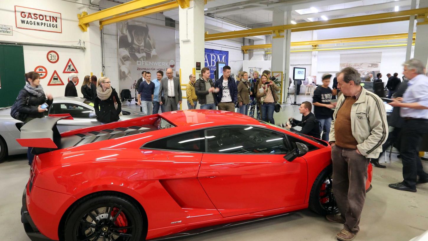 Unter den Luxuskarossen waren auch zwei Lamborghinis, die zusammen knapp 250.000 Euro einbrachten.