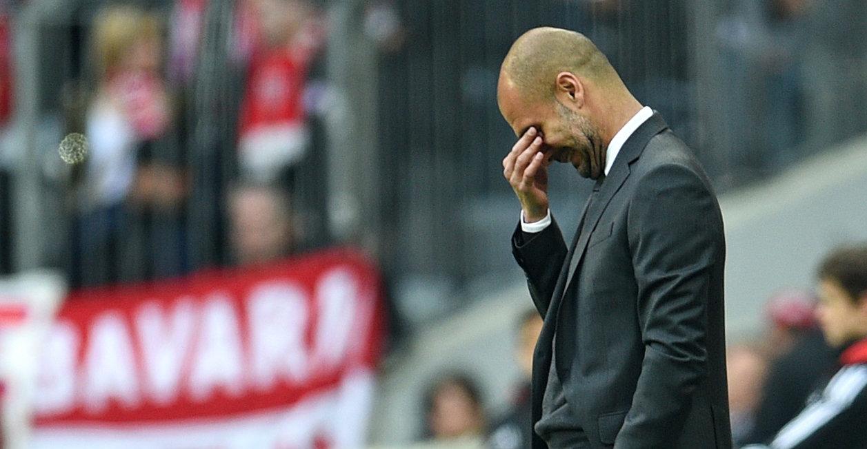 Zum Wegsehen: Pep Guardiola konnte das Spiel seiner Bayern phasenweise nicht ertragen.