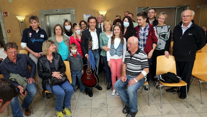 An Hammonds Auftritt erfreuten sich nicht nur die ältere Generation, auch jüngere lauschten den Gitarrenklängen und dem Gesang des Musikers begeistert.