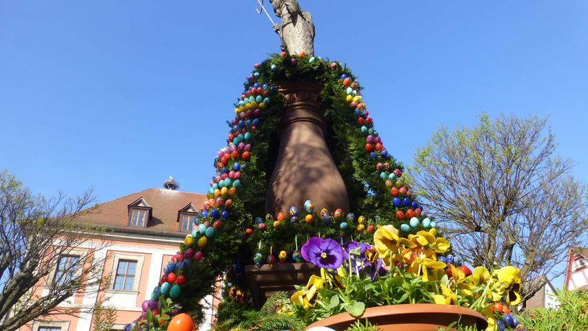 Zu den schönsten Osterbrunnen gehört sicherlich auch der geschmückte Neptunbrunnen auf dem Neustädter Marktplatz. Der Obst- und Gartenbauverein ...