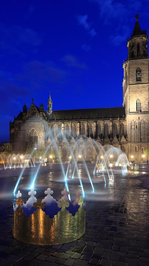 Auch in Magdeburg (hier die illuminierten Wasserspiele auf dem Domplatz am Dom "Sankt Mauritius und Sankt Katharina") wurde die Regelung durch das Oberverwaltungsgericht am 17. März 2010 für ungültig erklärt. Die Richter hielten das Verbot aus der sogenannten Gefahrenabwehrverordnung für zu unbestimmt.