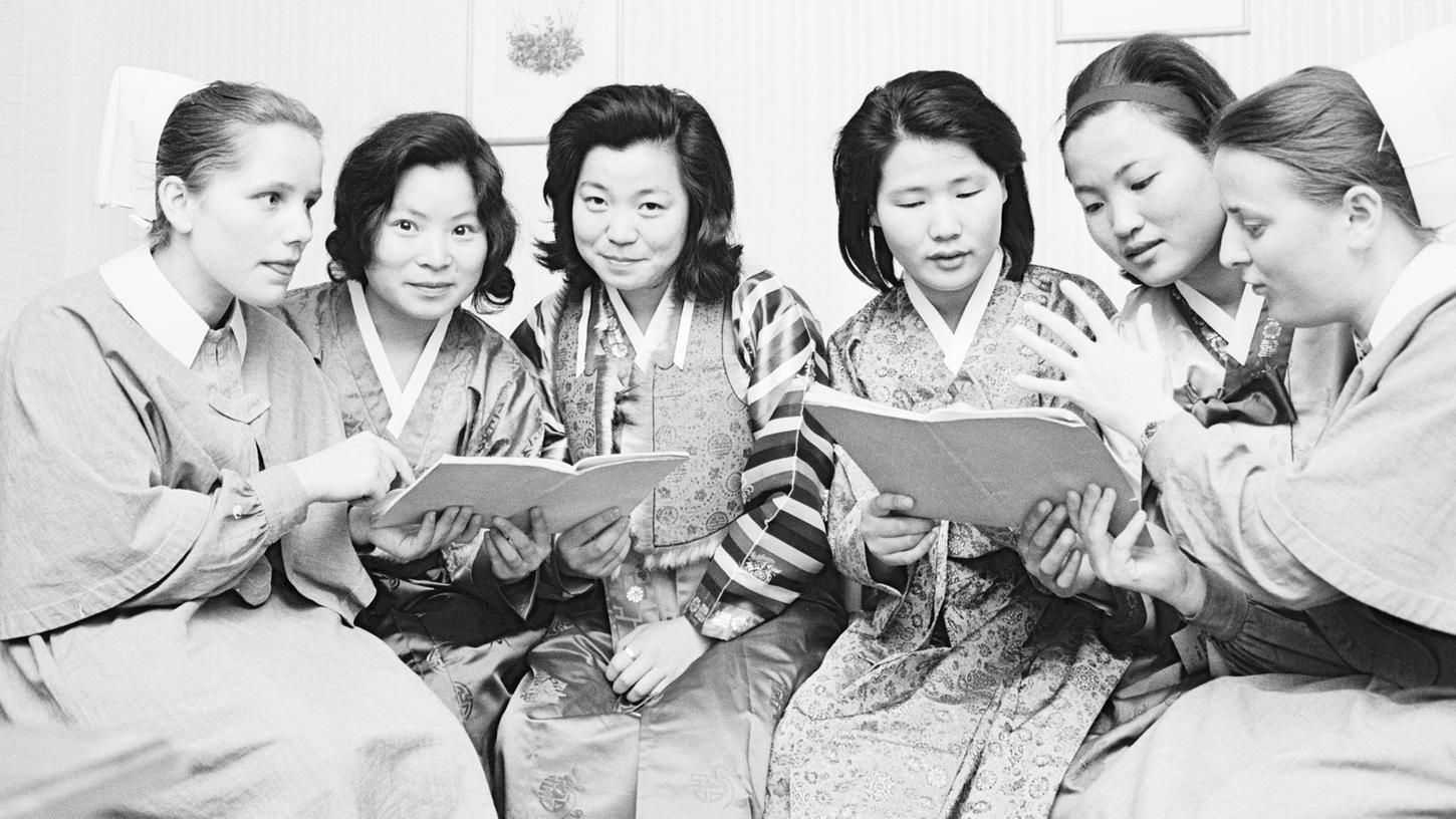 26. April 1964: Koreanerinnen lernen Krankenpflege